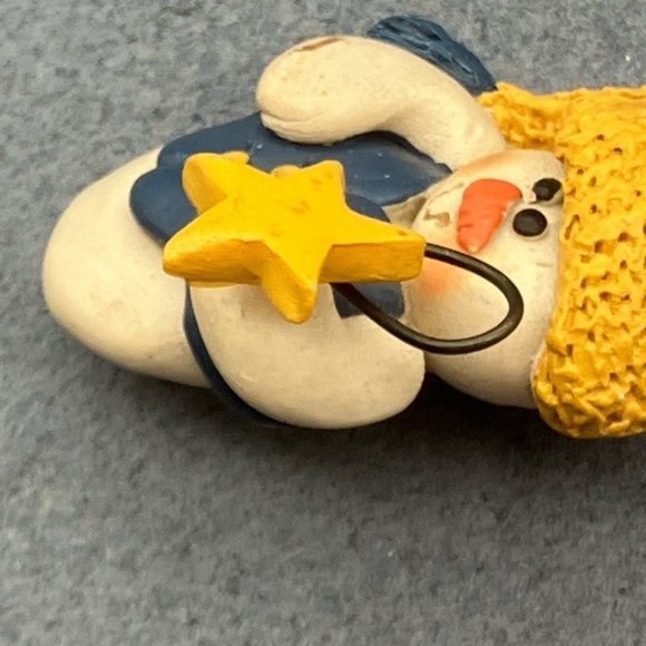 Christmas Pin Brooch Snowman Resin Wire Yellow Star Knit Hat Blue Vest Buttons - Picture 4 of 6